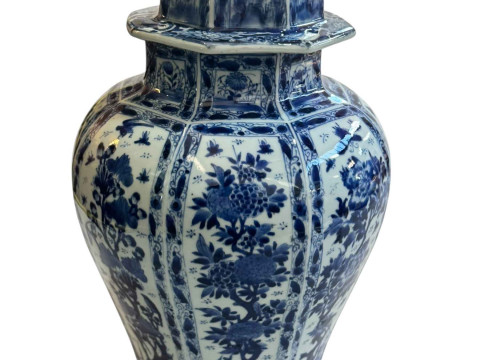 Chinese blue and white jar and cover, Kangxi period 17th Century, 42cm high. thumbnail