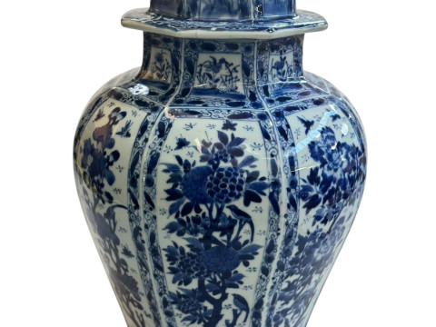 Chinese blue and white jar and cover, Kangxi period 17th Century, 42cm...