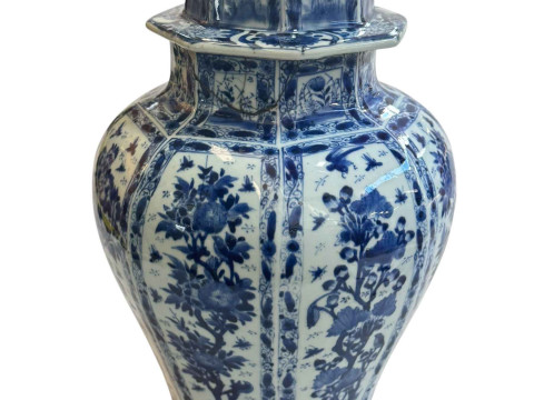 Chinese blue and white jar and cover, Kangxi period 17th Century, 42cm high. thumbnail