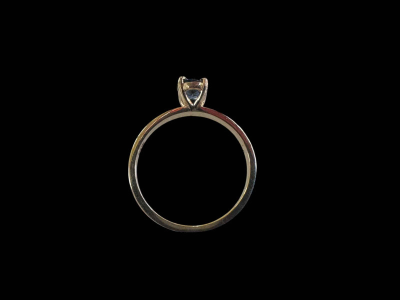 9 carat yellow gold and oval sapphire single stone ring, size O.