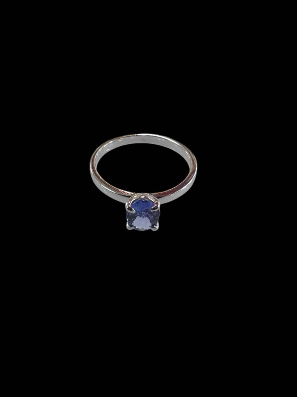 18 carat white gold and oval tanzanite single stone ring, size M.