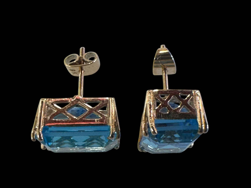 Pair of rectangular blue topaz earrings set in yellow gold, topaz over 16 carats.