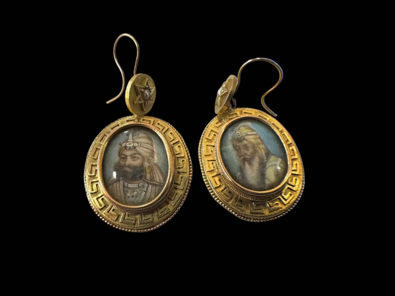 Pair gold earrings (15 carat tested) with portraits and Grecian key borders.
