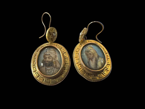 Pair gold earrings (15 carat tested) with portraits and Grecian key borders.