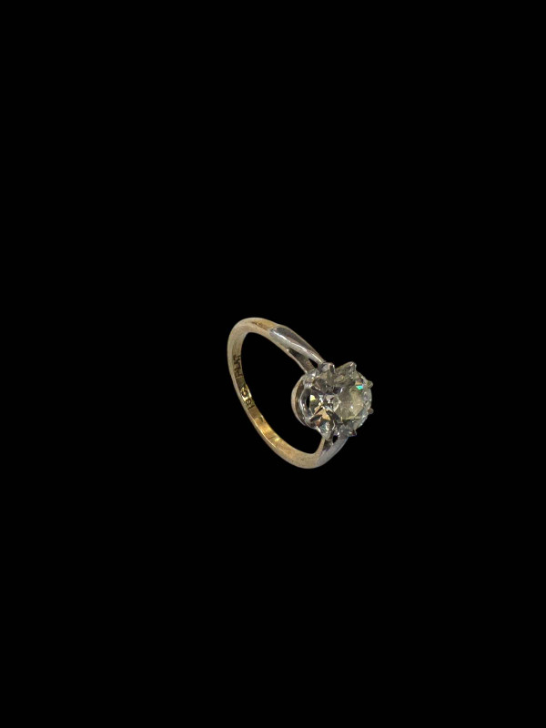 Solitaire diamond 18 carat gold and platinum ring, stone approximately 0.9 carat, size I.