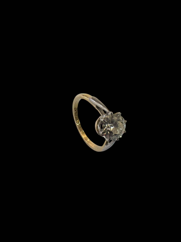 Solitaire diamond 18 carat gold and platinum ring, stone approximately 0.9 carat, size I.