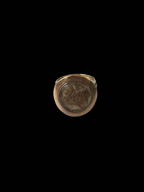 Early 19th Century 15 carat gold mourning ring with hair locket and monogram, inscribed Wood 1808, size J.