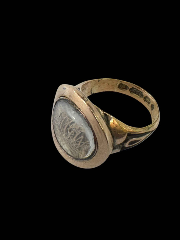 Early 19th Century 15 carat gold mourning ring with hair locket and monogram, inscribed Wood 1808, size J.