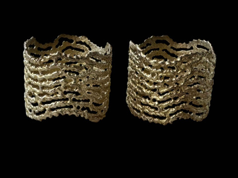 Pair Stuart Devlin silver gilt napkin rings, London 1973.