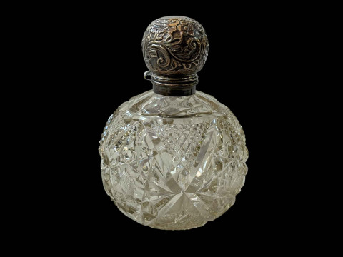 Large silver topped spherical crystal scent bottle, Birmingham 1911, 15.5cm.