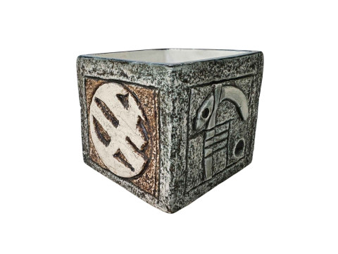 Troika cube vase, signed Louise Jinks, 8cm.