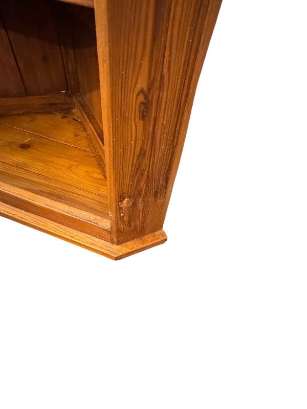 Derek 'Lizardman' Slater pair stained pine open corner wall cabinets 90cm, along with a 'Lizardman' octagonal pine low centre table(3).