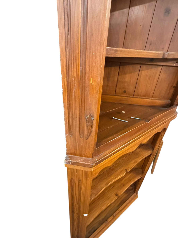 Derek 'Lizardman' Slater pair stained pine open corner wall cabinets 90cm, along with a 'Lizardman' octagonal pine low centre table(3).