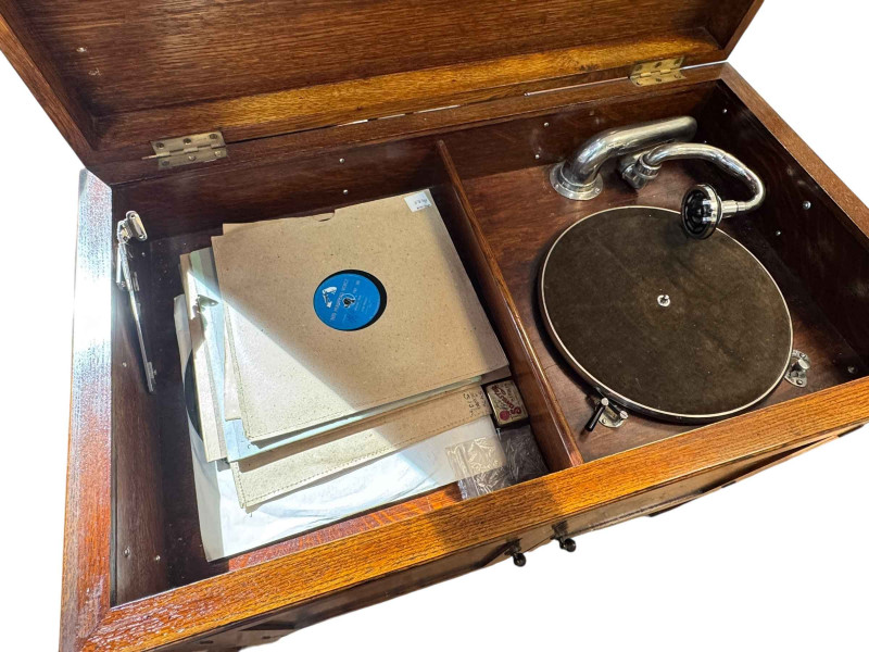 1920's/30's oak cabinet gramophone and records (lid needs attention), 83cm by 86cm by 51cm.