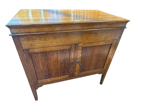 1920's/30's oak cabinet gramophone and records (lid needs attention),...