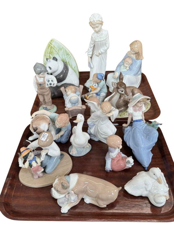 Collection of Nao figures and animals (16).
