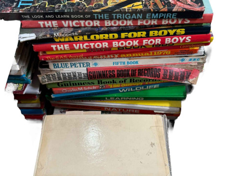 Collection of illustrated World War II encyclopedias, children's annuals, war books, etc. thumbnail