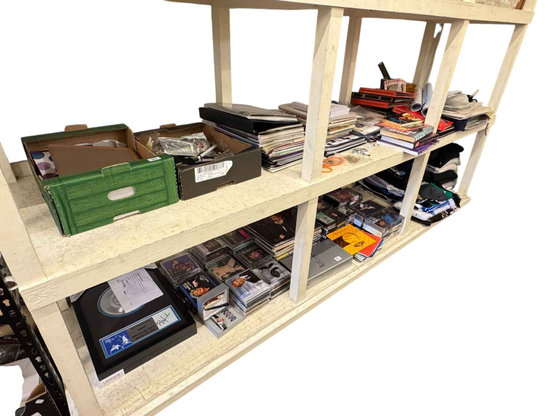 Good collection of Barry Manilow memorabilia including snapshot photographs, tickets, brochures, calendars, pens, along with signed CD's, LP records, cassette tapes, together with Manilow t-shirts.