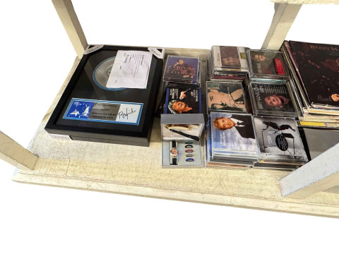 Good collection of Barry Manilow memorabilia including snapshot photographs, tickets, brochures, calendars, pens, along with signed CD's, LP records, cassette tapes, together with Manilow t-shirts. thumbnail