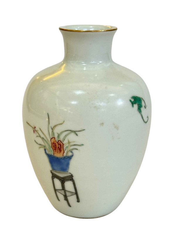 Chinese Pottery ovoid vase decorated with figure, red seal mark to base, 13cm.