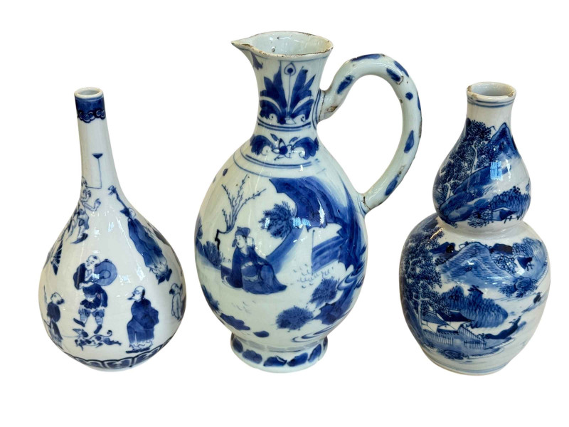 Chinese blue and white jug, double gourd vase and ovoid bottle neck vase (3).