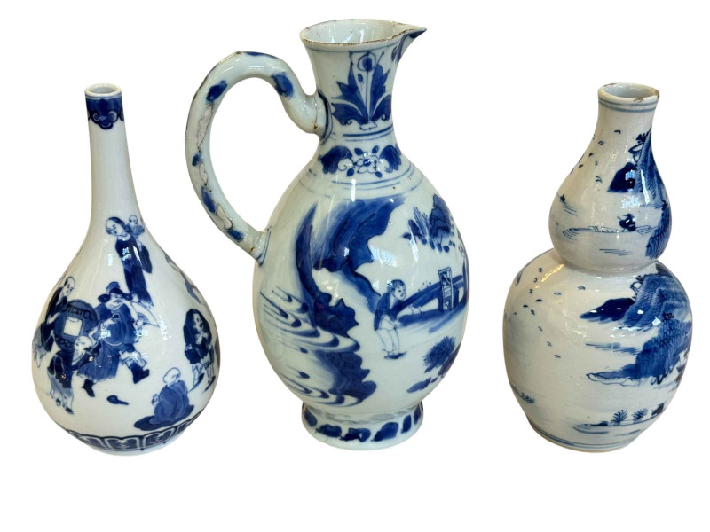 Chinese blue and white jug, double gourd vase and ovoid bottle neck vase (3).