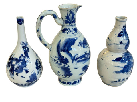 Chinese blue and white jug, double gourd vase and ovoid bottle neck vase (3). thumbnail