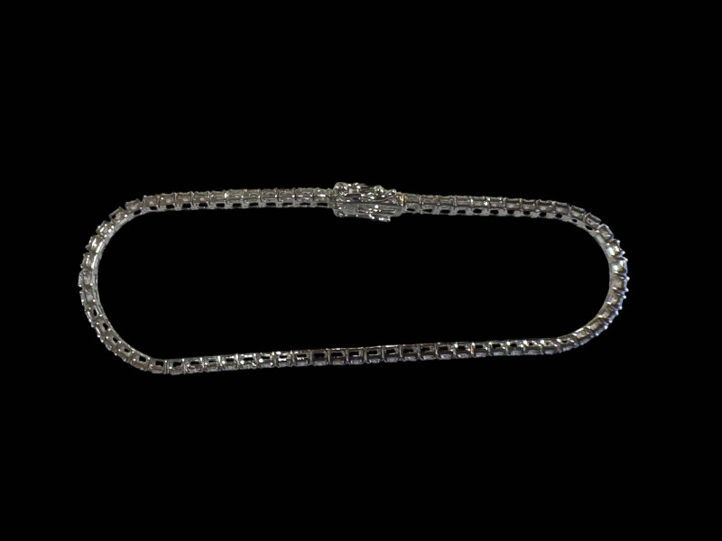 18 carat white gold diamond set tennis bracelet, diamonds totalling approximately 3 carats.