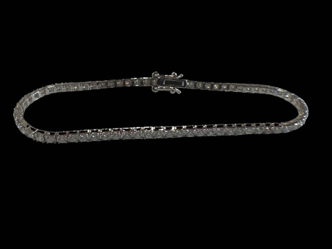 18 carat white gold diamond set tennis bracelet, diamonds totalling approximately...