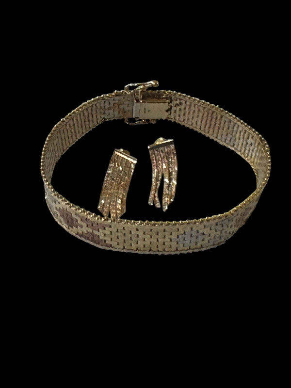 9 carat tri-colour gold ladies bracelet and similar pair of earrings.