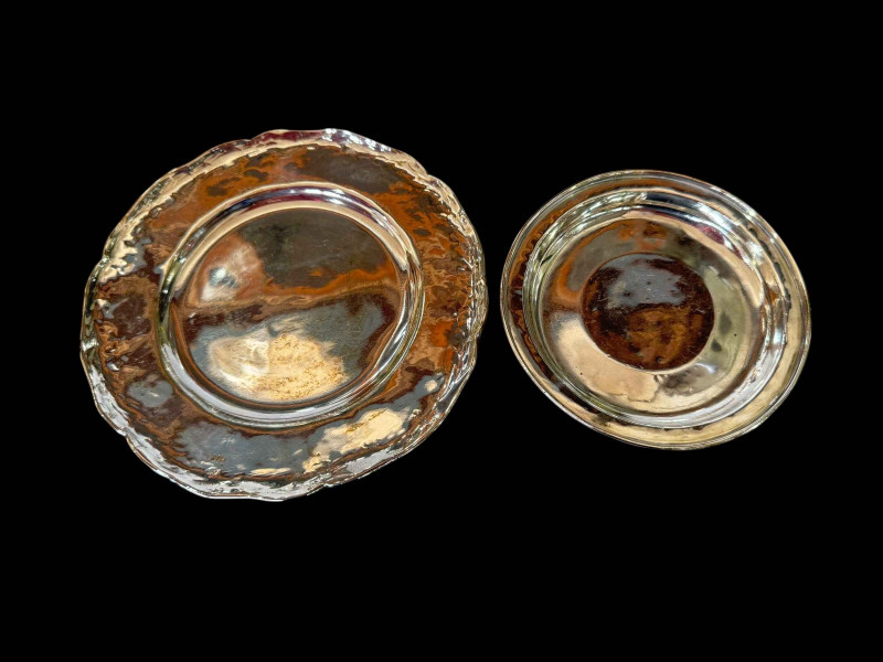 Antique silver paten, 12cm diameter, and 900 silver stand, 17cm diameter (2).