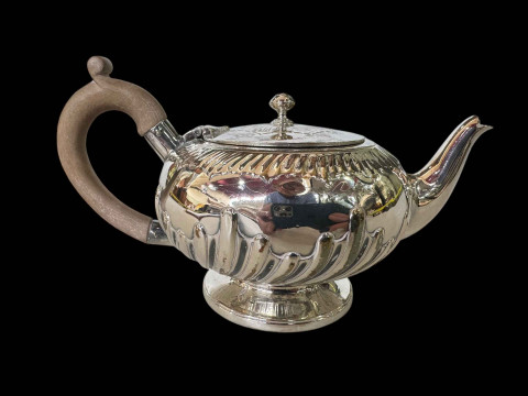 Victorian silver bachelor teapot, Charles Stuart Harris, London 1885,...