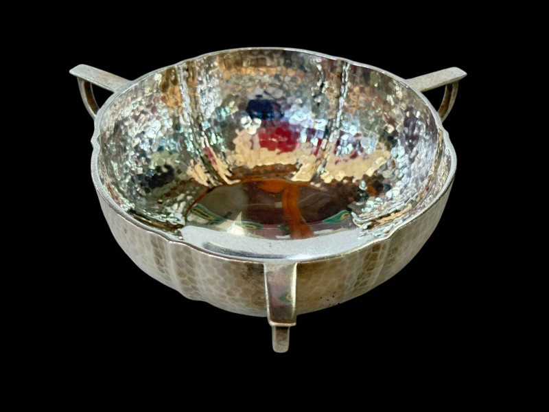 Silver hammered three handled lobed bowl, Frederick Augustus Burridge, London 1904, 11.5cm diameter.