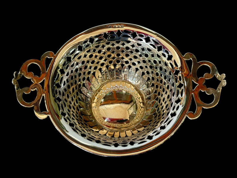 Late Victorian silver pierced two handle bowl, Birmingham 1899, 18cm across.
