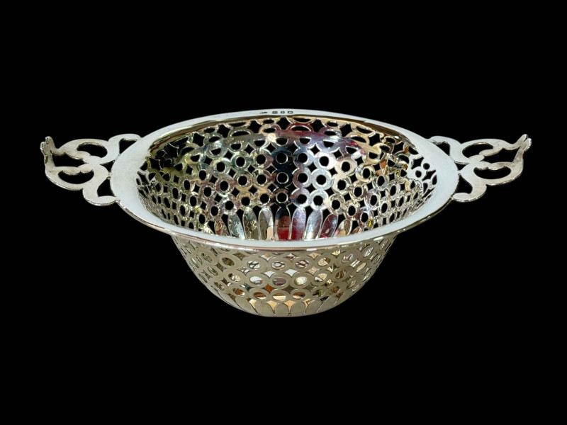 Late Victorian silver pierced two handle bowl, Birmingham 1899, 18cm across.