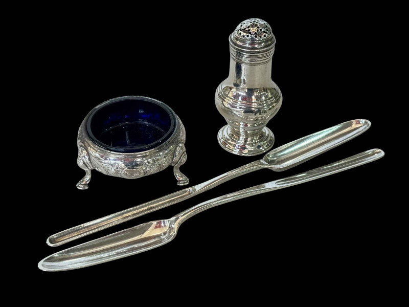 Two George III silver marrow scoops, one by Sumner & Crosslet, London 1776, other London 1796, and George III silver spice shaker and an open salt (4).