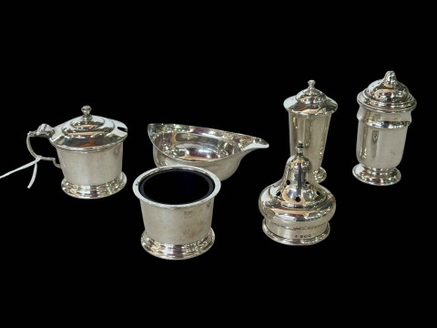 Silver three piece cruet set, Birmingham 1947, pepperette and two other...