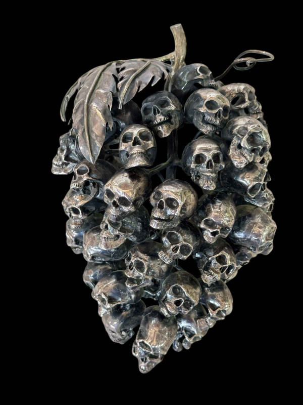 P Green silver skull grape sculpture, signed and hallmarked, 17cm length.