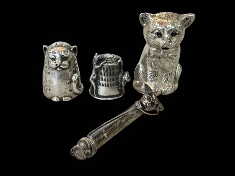 Silver kitten pin cushion, Birmingham 1945, two silver cat and cat & mouse...