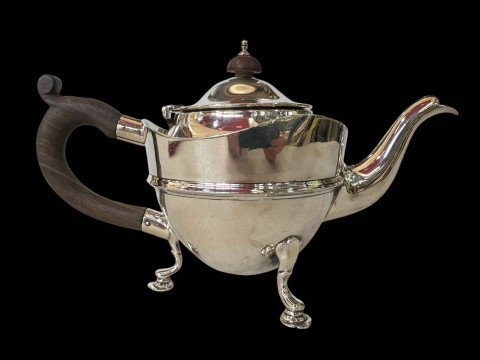 Silver bachelor teapot, London 1909.