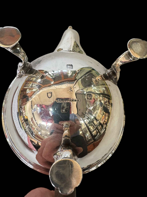 Silver bachelor teapot, London 1909.