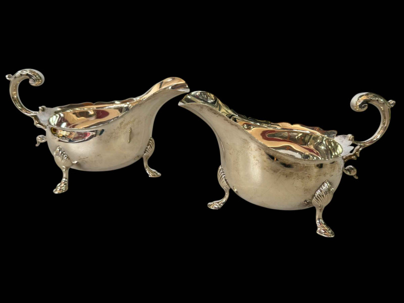 Pair of silver sauce boats on hoof feet, Birmingham 1907.