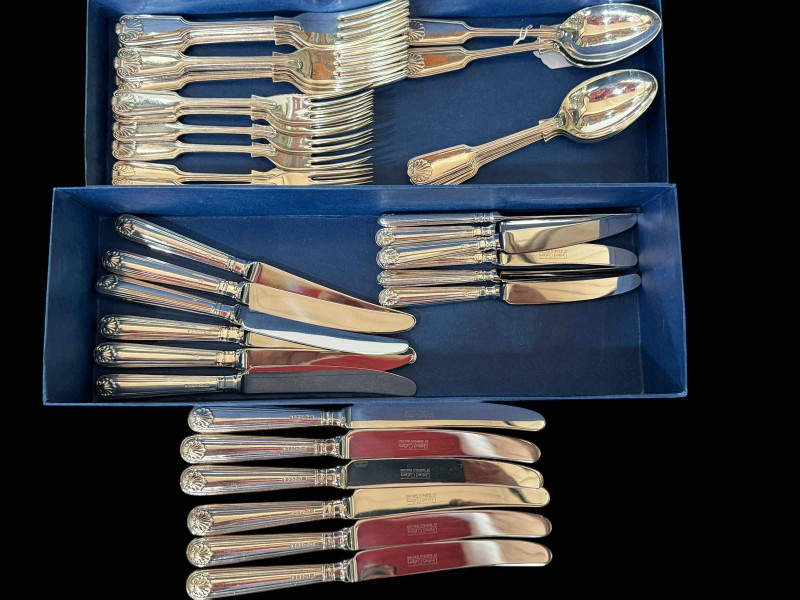 Silver fiddle, thread and shell pattern flatware comprising six table forks, six dessert spoons and forks and eighteen knives, Sheffield 1998/9.
