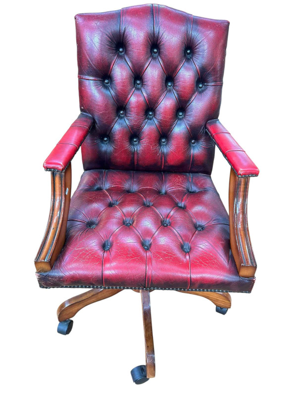 Red deep buttoned leather swivel office desk elbow chair.