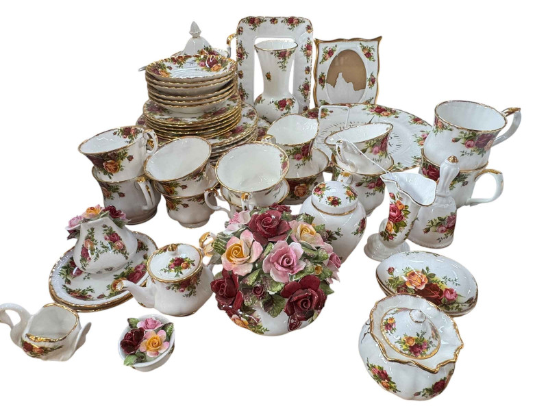 Collection of Royal Albert Old Country Roses, approx. 50 pieces.