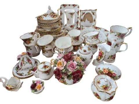Collection of Royal Albert Old Country Roses, approx. 50 pieces.