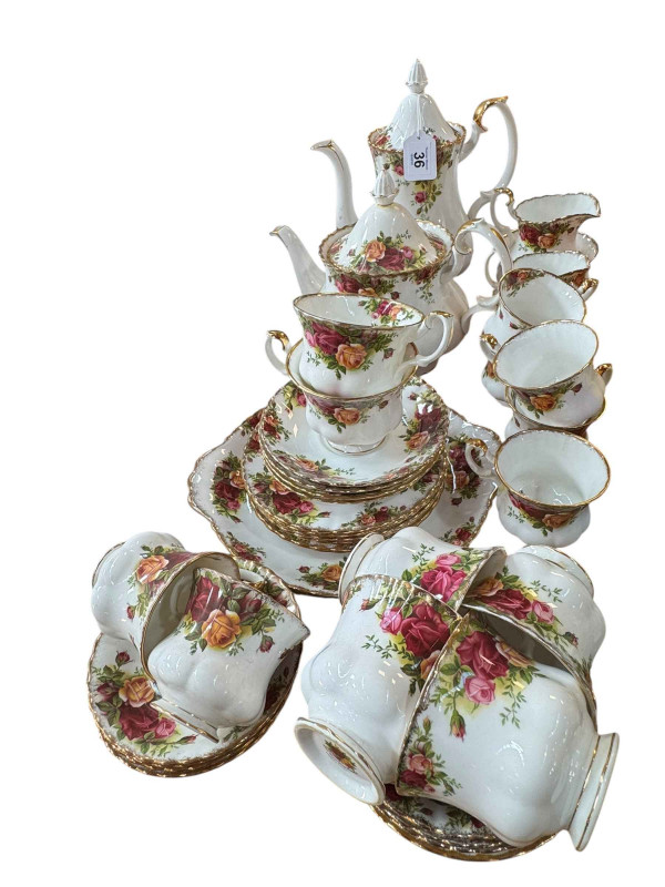 Collection of Royal Albert Old Country Roses, approx. 35 pieces.