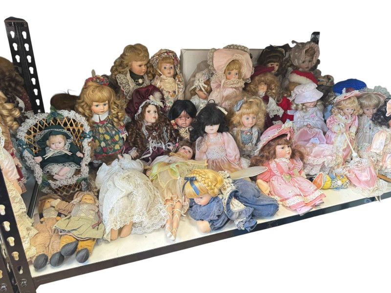 Large collection of dolls including pot dolls, Barbie, Amanda Jane, Anne Gedden sunflower doll etc.