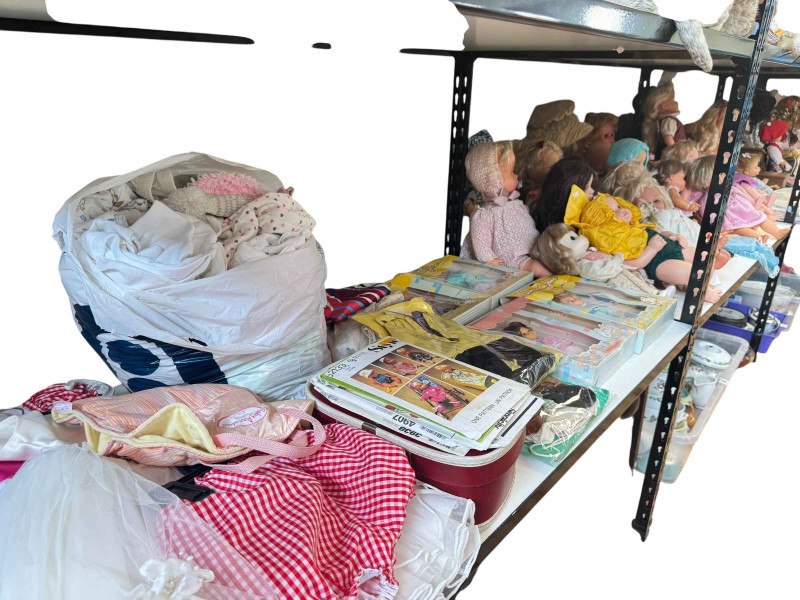 Large collection of dolls including pot dolls, Barbie, Amanda Jane, Anne Gedden sunflower doll etc.