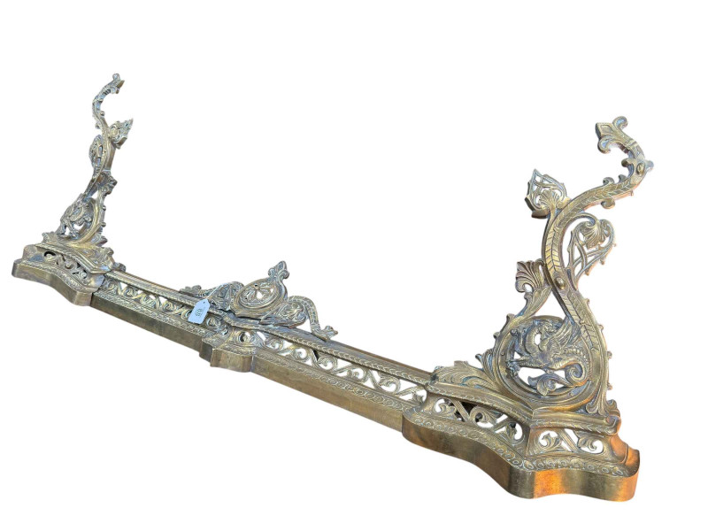 Ornate brass fender, 130cm length.